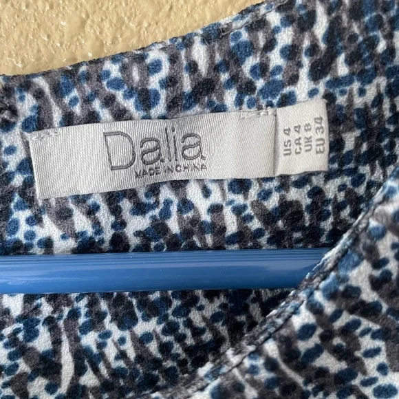 Dalia casual dress in blue and gray sleeveless zip back - Picture 2 of 9